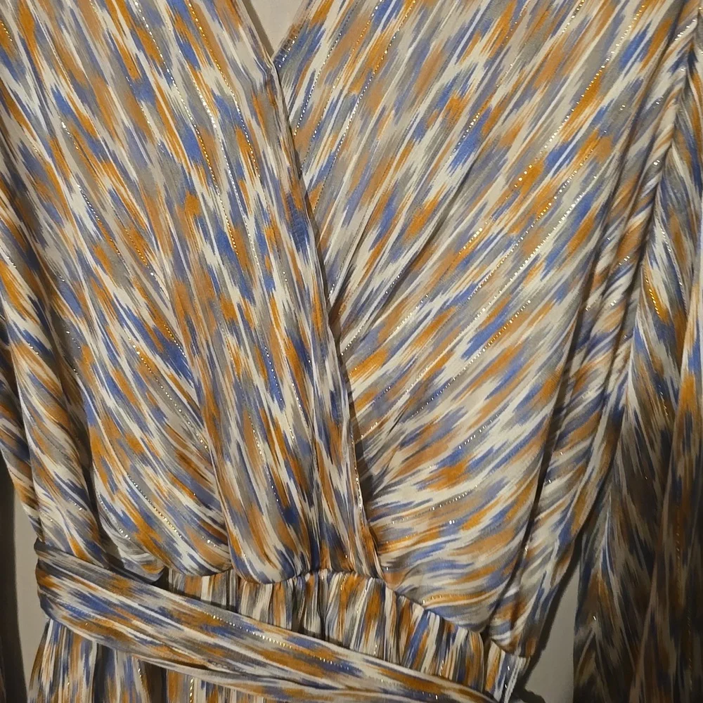 Adrienne V-Neck Long Sleeve Maxi Dress with Belted Waist in Tan & Brown Print M - Picture 3 of 5